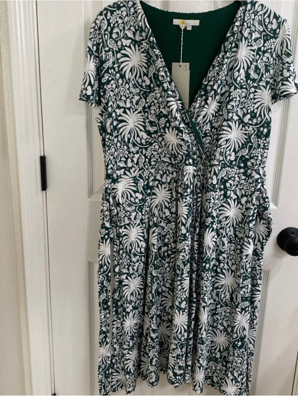 NWT Boden Joanna Cap Sleeve Wrap Dress Green Gardenia Swirl Floral Size 14